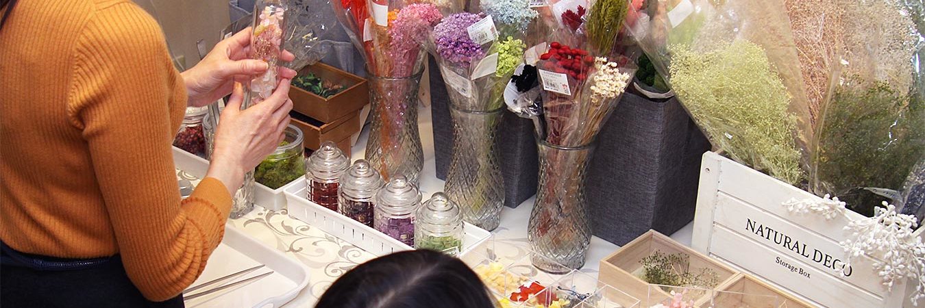 ハーバリウム制作 レッスン中